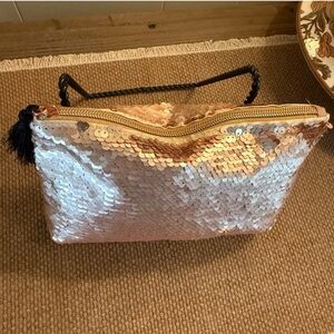 makeup cosmetic
bag~storage~clutch~carrying travel essentials~art supplies